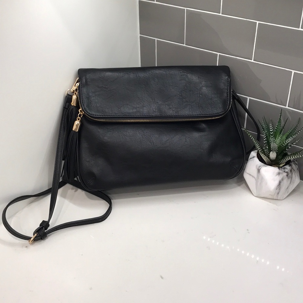 NWT Black (Faux) leather purse 👜